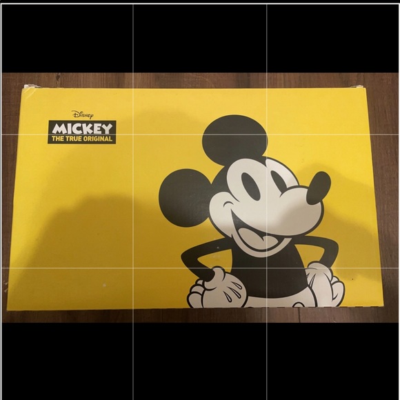 Limited edition Mickey Mouse Vans !!! Mens 10 - Picture 4 of 5